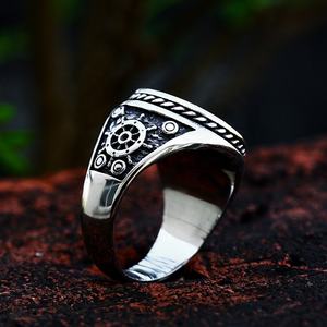 Anillo de Sello Yunnique de Acero Inoxidable 316 con Calavera Pirata para Hombre, Tono Plata Antiguo, Grabado Náutico, Estilo Rebelde, Motero, Punk, Hip Hop - Product Image 5
