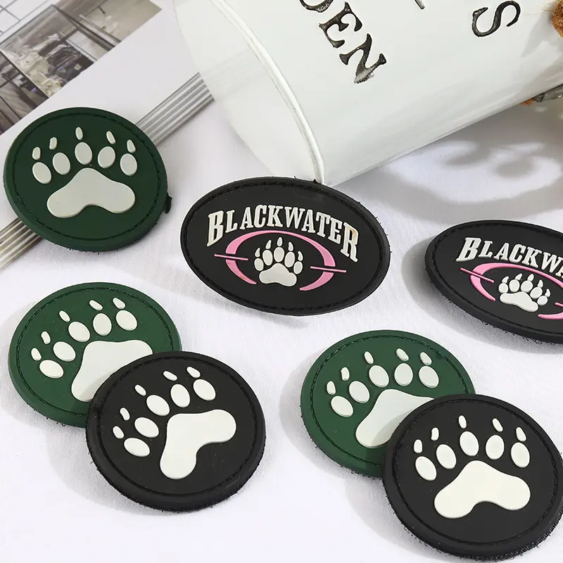 Großhandel individuelle Pvc-Stickerei Aufnäher Stickerei Patches Kleidung gewebtes Pvc weicher Kleber Patch