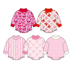 Combinaison pour bébé fille avec nœuds d'amour pour la Saint-Valentin - Product Image 1