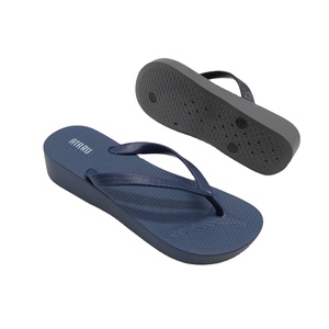 Tongs d'été en pvc à talons hauts pour femmes, <span class=keywords><strong>chaussures</strong></span> <span class=keywords><strong>de</strong></span> plage à semelle compensée <span class=keywords><strong>de</strong></span> couleur unie pour femmes et filles - Product Image 4
