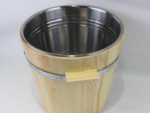 Barriles de Cerveza de Madera Pequeños Hechos a Medida, Elegantes y con Forma de Cubo - Product Image 2