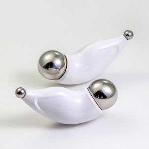 Rodillo Facial de Metal 304 con Bolas de Hielo, Herramienta para Lifting Facial en V, Masajeador Frío de Tejido Profundo para Relajación Facial y del Cuello - Product Image 2