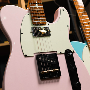 Guitarra Eléctrica Sevillana de 22 Trastes con Cuerpo de Álamo, Pastilla Alnico 5 de Alta Calidad, Mástil Mate Tostado Profesional con Acabado Brillante para Músico - Product Image 1