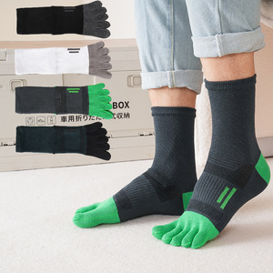 Moda Sporty <span class=keywords><strong>Custom</strong></span> Tube Cotton Men's <span class=keywords><strong>Toe</strong></span> <span class=keywords><strong>Socks</strong></span> Preto Branco Cinza Cinco <span class=keywords><strong>Toe</strong></span> Crew <span class=keywords><strong>Socks</strong></span> para Homens - Product Image 5