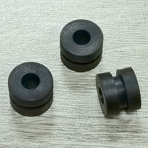 Grommet en caoutchouc EPDM noir étanche pour la protection des faisceaux de câbles - Product Image 1