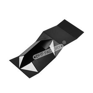 Caja de Regalo Magnética Plegable de Cartón para Ropa, Ideal para Sudaderas con Capucha de Lujo - Product Image 5