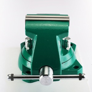 Tornillo de Banco Industrial de Hierro Dúctil Resistente Sata de 4 a 8 Pulgadas para Montaje en Banco de Trabajo con Superficie de Mordaza Lisa - Product Image 1