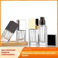 Flacon de parfum en verre transparent élégant Zhizun ZZ-046, carré, sérigraphié, avec pompe compatible pour diffuseur à bâtonnets, finition UV