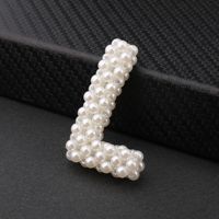 Accessoires de chaussures artisanaux en fer avec 26 lettres et perles d'imitation, breloques, pièces de chaîne de téléphone perlée de Yiwu - Vente en gros disponible