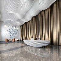 Plafond en grille d'aluminium ondulé 3D, finition grain de bois, ignifuge, imperméable, sur mesure pour bâtiments commerciaux modernes