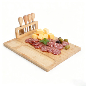 Planche à découper en bambou avec un ensemble de 4 couteaux en acier inoxydable, plateau à fromage rectangulaire pour la préparation et le service des aliments - Product Image 3