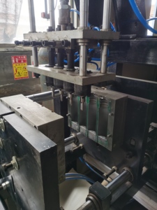 Giá Thấp Nước Khoáng Nhựa Nhà Máy Bán Hàng Trực Tiếp Dây Chuyền Sản Xuất Chai Máy Thổi - Product Image 5