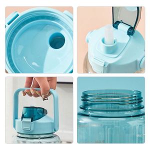 Bouteilles d'eau de sport en plastique sans BPA de 2 L (64 oz) pour la gym, avec marqueur de temps, vente en gros - Product Image 3