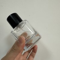 Flacon vaporisateur de parfum épais et lourd 50 ml, bouteille en verre rectangulaire à bords arrondis avec couvercle en bois