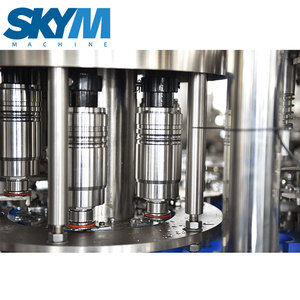 <span class=keywords><strong>SKYM</strong></span> Ligne de production d'eau minérale pure de bouteilles en plastique automatique complète 3 en 1 Machine de remplissage d'eau - Product Image 5