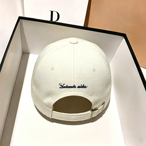 Witte katoenen baseballcap LILUO met geborduurd logo, scriptsteek op de klep, zacht, ademend, unisex, voor dagelijks gebruik. - Product Image 4