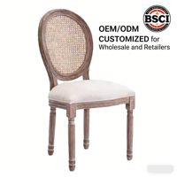 Chaise de salle à manger moderne Merry MR-DC709 en bois massif vieilli avec dossier en rotin, assise rembourrée en tissu doux, pieds tournés stables, certifiée BSCI