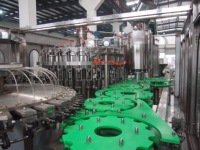 Machine de remplissage automatique de jus, équipement de remplissage à chaud, ligne d'embouteillage de jus de fruits, remplisseur de liquides pour la production de bouteilles en PET et en verre