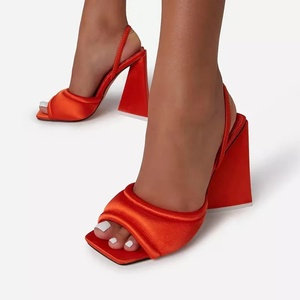 Sandales habillées sexy en satin rembourrées pour femme, confortables, respirantes, antidérapantes, à talon compensé, collection été 2022 - Product Image 6