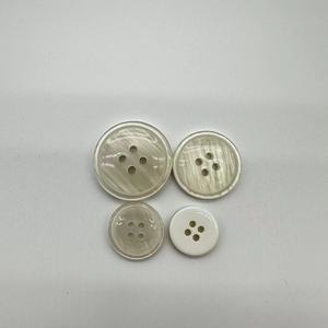 Giả Ngọc Trai Phong Cách Hai Hoặc Bốn Lỗ Áo Sơ Mi Nút Tùy Chỉnh Khắc Biểu Tượng Nhựa Nút Cho Quần Áo Áo Len - Product Image 1