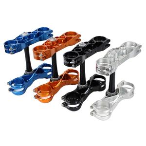 Ktm motosiklet parçası modifikasyonu için özel CNC makineleri alüminyum alaşım motosiklet çantası üçlü kelepçe üçlü ağaç kelepçeleri boyunduruğu - Product Image 1
