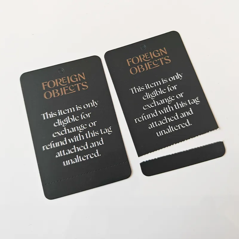 高品質ブランド名長方形ブラックペーパーガーメントハングタグカスタム印刷ロゴラベルブラックカードゴールドフォイルガーメントハングタグ