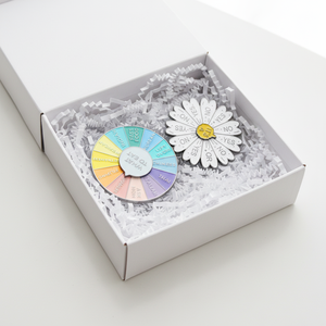 Promotion : Pin's en émail personnalisable, design coloré, en métal, avec option de roue interactive rotative, modèle Daisy - Product Image 4