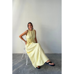 Elegante Vestido Maxi Amarillo sin Mangas para Mujer con Muselina Translúcida, Logotipo Personalizado, Cintura Imperio, Talla XS, para el Trabajo o Fiestas - Product Image 4