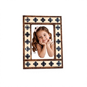 Cadre photo en bois rectangulaire, design orné, à fixer au mur, cadre photo vertical, accent décoratif pour la maison, décoration intérieure, cadre personnalisé - Product Image 1