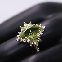 Bague en or jaune massif 14 carats avec pierre de péridot taille marquise 2,5 carats vert vif et moissanite blanche ronde, bijoux de fiançailles pour femmes