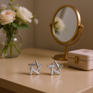 Orecchini a Perno Geometrici di Tendenza, Placcati in Rodio Bianco, con Cristalli e Strass, Gioielli Unisex alla Moda - Product Image 2