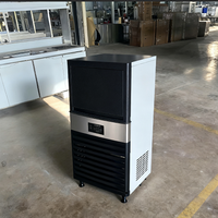 Machine commerciale de machine à glaçons de cube 60kg/jour air d'économie d'énergie refroidi pour l'usage industriel nouvelle pompe à eau carrée utilisée de forme de glace