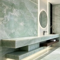 Comptoir de cuisine et salle de bain en onyx vert, texture jade naturelle translucide, résine moderne de luxe, taille sur mesure
