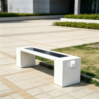 Banc solaire intelligent en acier galvanisé pour l'extérieur avec chargeur sans fil et point d'accès Wi-Fi pour les communautés résidentielles