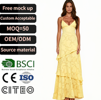 Robe longue jaune jacquard à bretelles spaghetti, col en V, ourlet à volants, pour femme, idéale pour soirée, mariage ou événement.