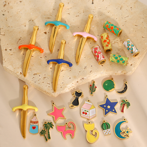 Bouquet d'oasis du désert | Pendentifs à breloque en acier inoxydable plaqué or PVD 18 carats pour la fabrication de bijoux à bricoler soi-même | Imperméable et hypoallergénique - Product Image 2