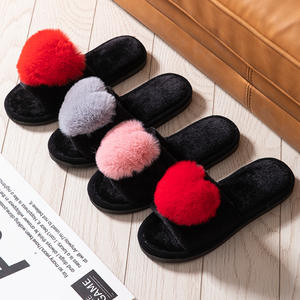 Chaussons d'intérieur pour femmes, personnalisables avec logo, chauds, à bout ouvert, en fourrure pelucheuse, motif cœur mignon - Product Image 2