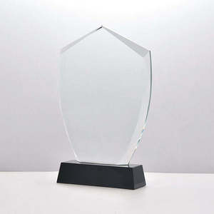 Trophée de cristal personnalisé personnalisé fait <span class=keywords><strong>à</strong></span> <span class=keywords><strong>la</strong></span> main cristal transparent personnalisé gravé au laser 3D trophée plaque de cristal - Product Image 3
