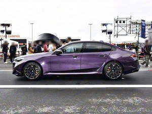 BMW Serie 5 Importata di Alta Qualità, Modello 2021 540I Edizione Fashion 3T RWD, Auto Usata con Accelerazione in 5.1 Secondi - Product Image 4