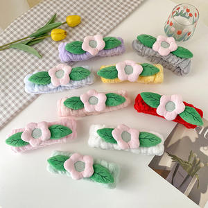 عصابة رأس نسائية جميلة بتصميم أوراق الزهور للبيع بالجملة، مصنوعة من الفانيلا المخملية الماصة للماء، مناسبة لغسل الوجه والمكياج والرياضة، مع إمكانية تخصيص الشعار - Product Image 2