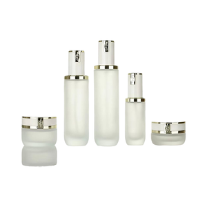 <span class=keywords><strong>AHC</strong></span> ชุดครีมขวดสเปรย์แก้วกลมขนาด120มล. พร้อมอุปกรณ์เสริมครีมทาหน้าเคลือบ UV - Product Image 1