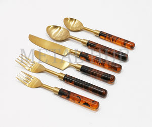 Ensemble de couverts en or mat de qualité supérieure avec manche rond en écaille de tortue, couverts en acier inoxydable durable pour des dîners de luxe et une table élégante - Product Image 2