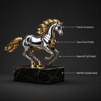 Trophée équestre personnalisé bicolore avec cheval argenté, crinière dorée et base en marbre