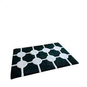 Tapis de bain géométrique moderne rectangulaire noir et blanc, antidérapant avec envers en caoutchouc, en polyester tufté à poils ras - Product Image 1