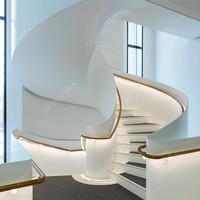 Escalier en colimaçon moderne et élégant avec marches en chêne, escalier intérieur personnalisé pour appartement