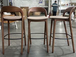 Sillas <span class=keywords><strong>de</strong></span> bar <span class=keywords><strong>de</strong></span> <span class=keywords><strong>madera</strong></span> maciza con asiento <span class=keywords><strong>de</strong></span> tela y respaldo curvo, taburetes contemporáneos <span class=keywords><strong>de</strong></span> altura <span class=keywords><strong>de</strong></span> mostrador para muebles <span class=keywords><strong>de</strong></span> bar y restaurante - Product Image 4