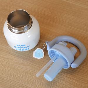 Termo Moderno Minimalista Portátil de Acero Inoxidable con Aislamiento al Vacío para Niños, con Asa de Transporte, Taza de Regalo de Gran Capacidad - Product Image 3