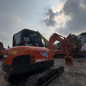 Excavatrice sur chenilles hydraulique d'occasion de haute qualité Doosan DX60 DH60 Modèle 2023 6 tonnes Moteur d'origine Faible nombre d'heures de fonctionnement - Product Image 2