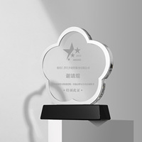 Trophée en verre gravé en cristal de nouvelle conception avec base noire Logo personnalisé de haute qualité pour les cadeaux souvenirs
