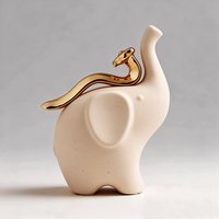 Sculpture d'éléphant en céramique moderne avec accent serpent doré, figurine animale beige mouchetée, décoration de maison pour le Nouvel An, cadeau